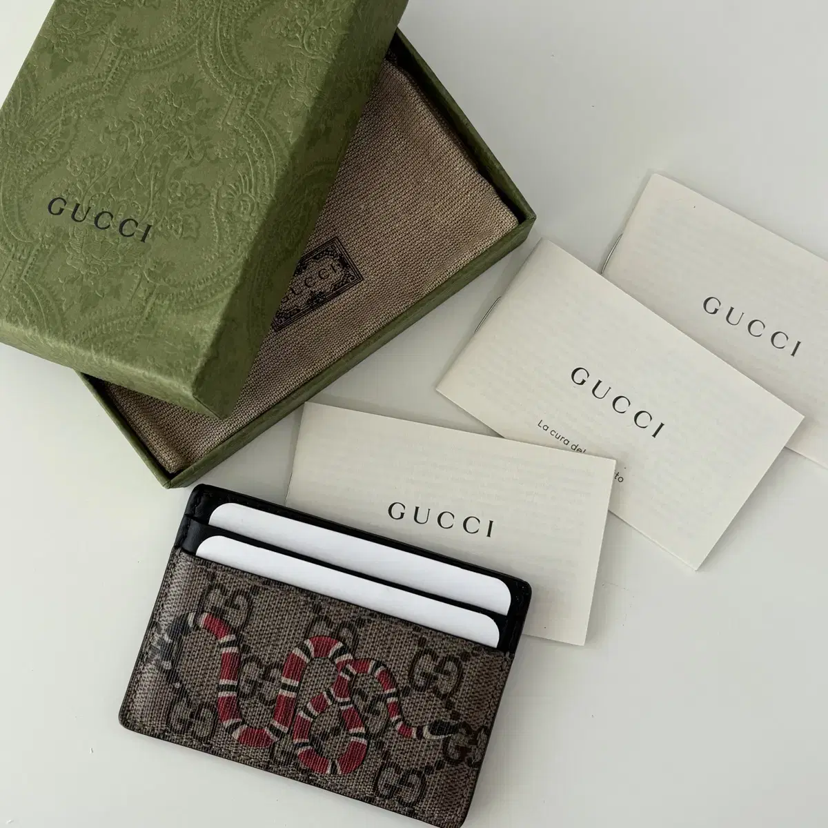 구찌 gucci 킹스네이크 프린트 카드 케이스 지갑